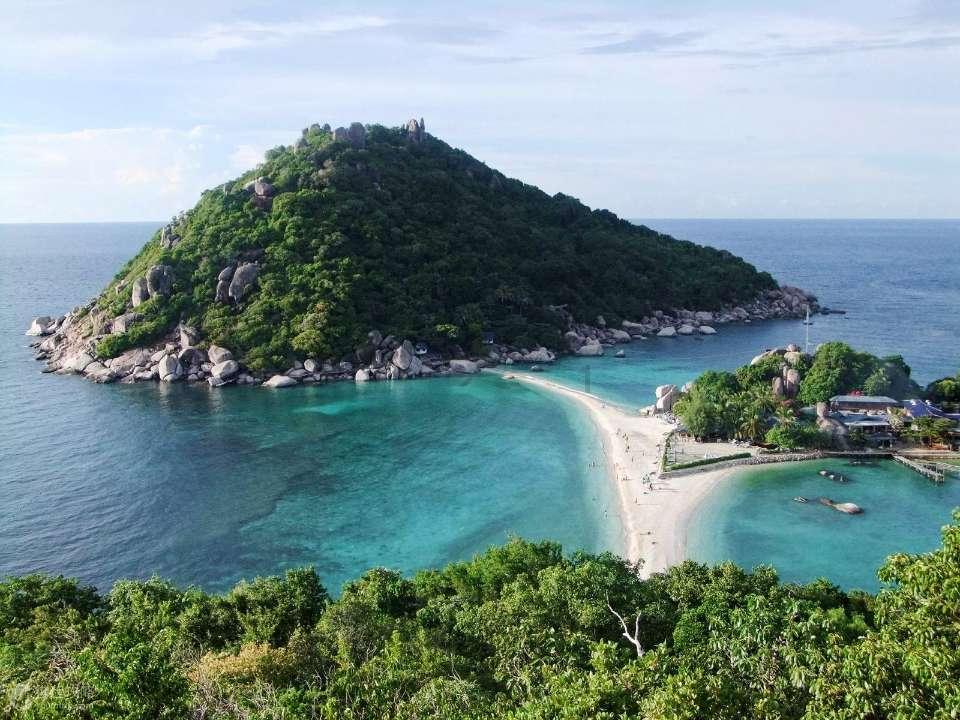 捷途旅行者银龙之翼官图发布，外观很帅气，车身带梯子，2.0T动力